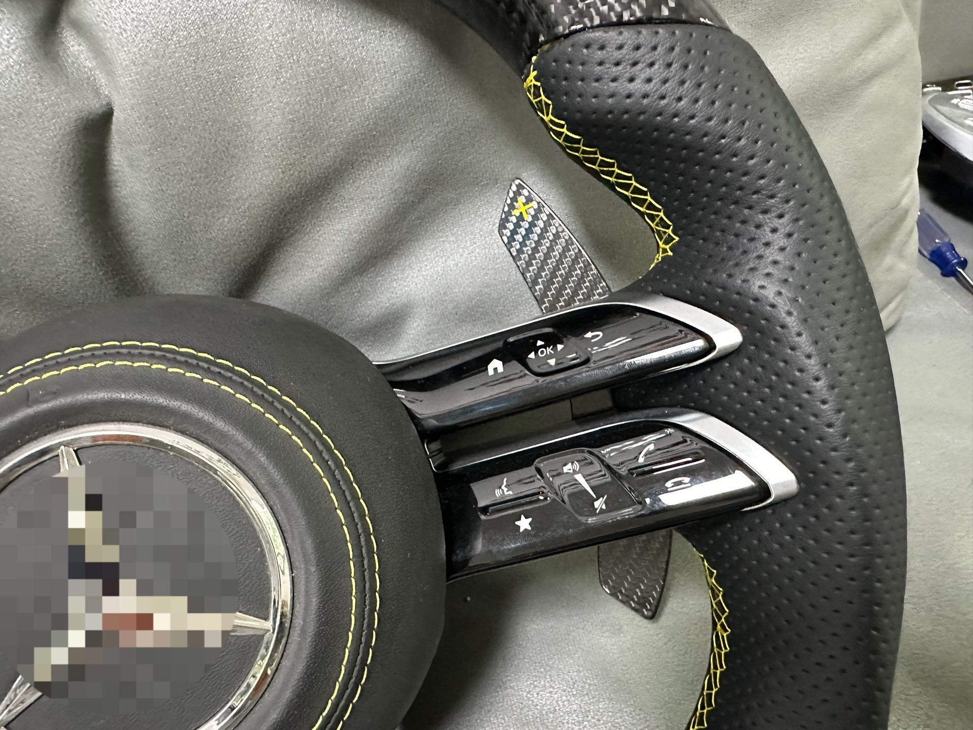 Suitable for Mercedes-Benz Dragonfly AMG steering wheel assembly, GLC260, GLB, E-Class, CLA, all older models upgraded to carbon fiber