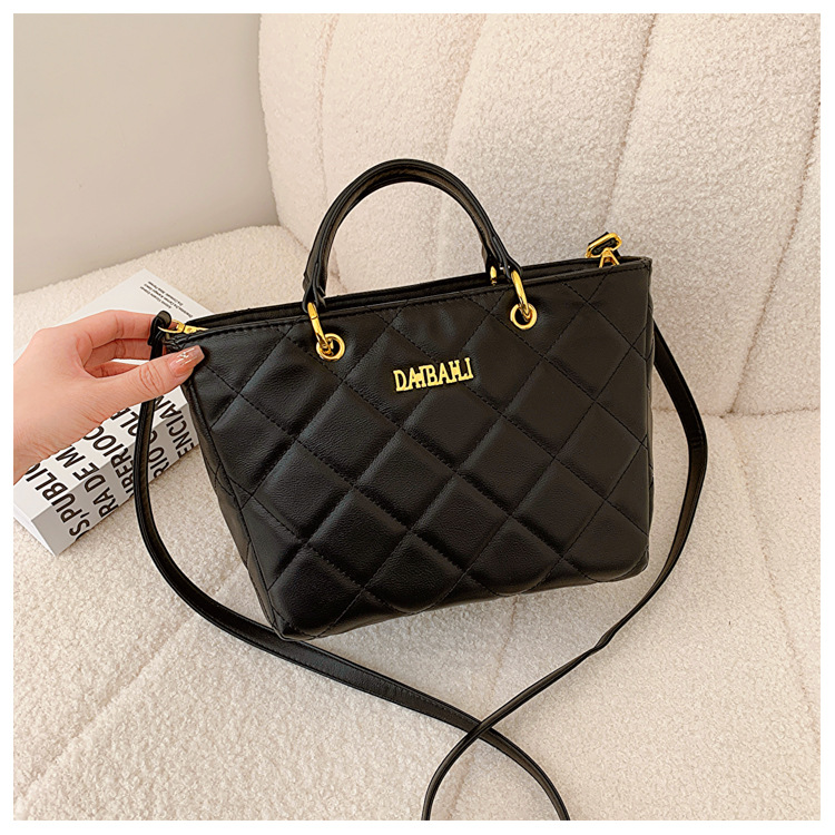 2023 Winter New Lingge Large Capacity Bag Women's Fashion Versatile One Shoulder Commuter Crossbody Tote Bag_voghion.com