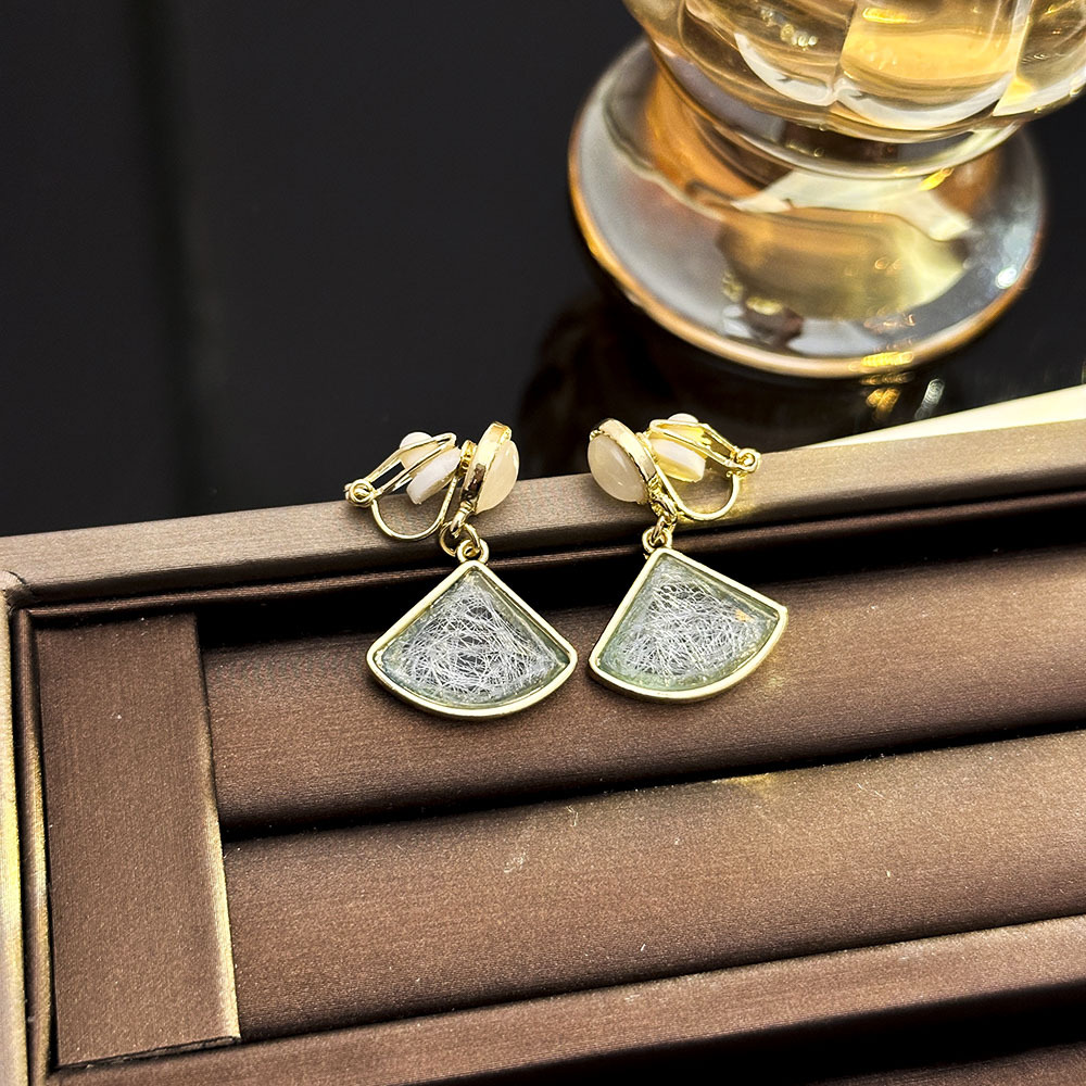 Pinza de oreja en forma de abanico de cristal de moda coreana Pendientes de diseño de nicho de alta gama sin orejas perforadas Pendientes de lujo ligero de nicho simple