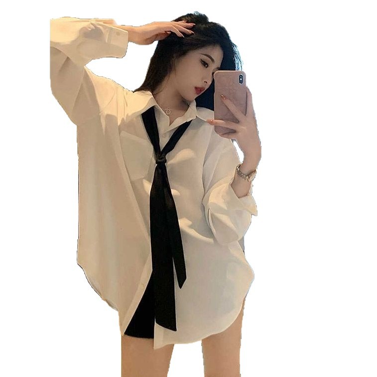 春と秋の外国貿易の婦人服の大きいサイズの怠惰なシャツの女性の秋冬の春と夏の長袖は底を打ってやせているシャツの女性を現します。