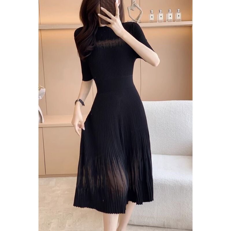 French-Style Socialite Ice Silk Knit Dress for Women, Summer Waist-Cinching Slimming Elegant High-End Long Dress, Hepburn-Style Little Black Dress