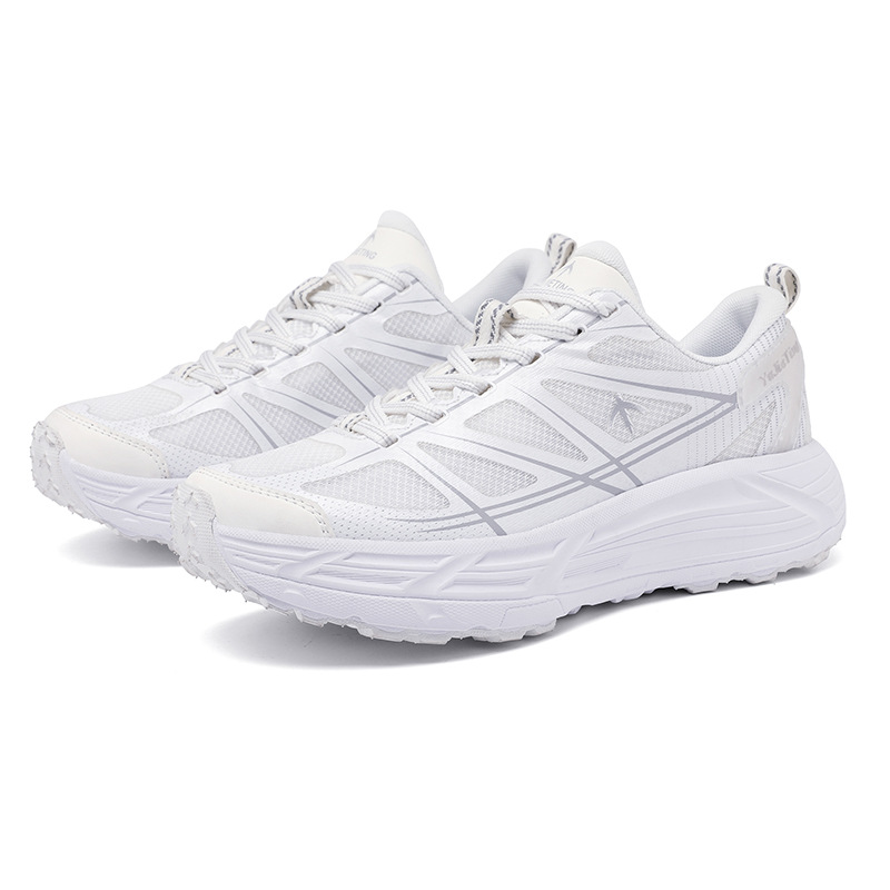 Primavera nuevo tipo de zapatos deportivos de tejido de vuelo para hombres, zapatos de correr transpirables casuales con suela gruesa