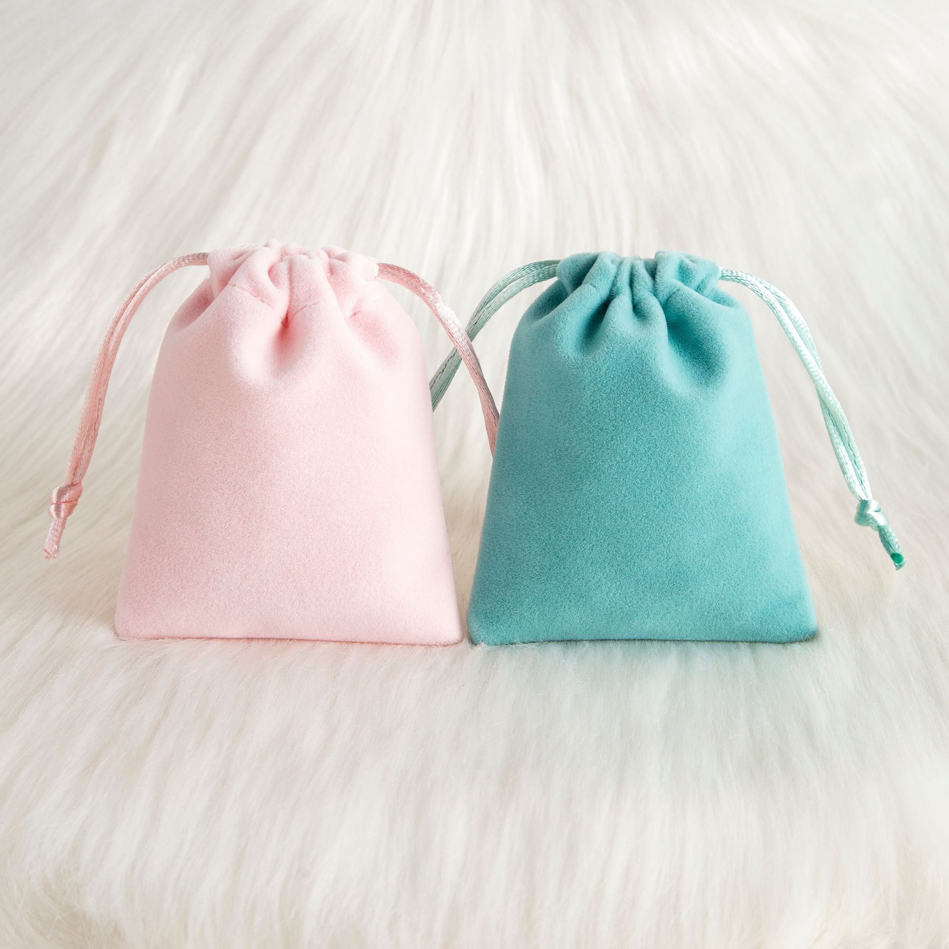 1 Piece Flannel Simple Style Daily Solid Color Jewelry Packaging Bags display picture 11