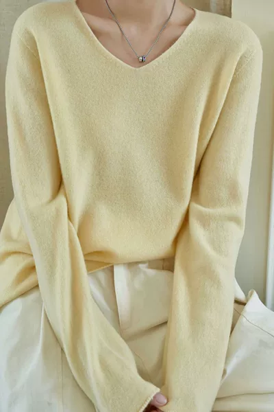 Cauliflower yellow (V collar)