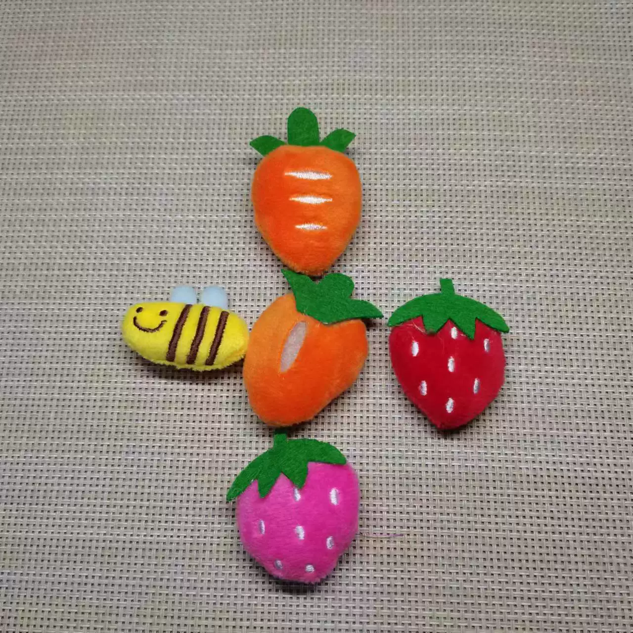 Плюшевые совместные поддельные овощи фрукты оранжевые украшения шляпа носки одежда мобильный телефон рубашка материал аксессуары партия