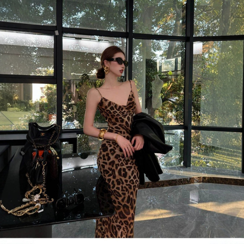 Sexy Leopard Print Backless Spaghetti Strap Dress for Women, Summer Vacation Style, Mature and Elegant, Waist-Cinching, Bodycon Long Dress