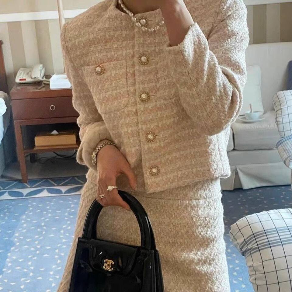 Áo khoác cardigan nữ dệt kim dáng ngắn cổ tròn cài khuy ngọc trai tay dài — Màu hồng (bán trực tiếp tại nhà máy)
