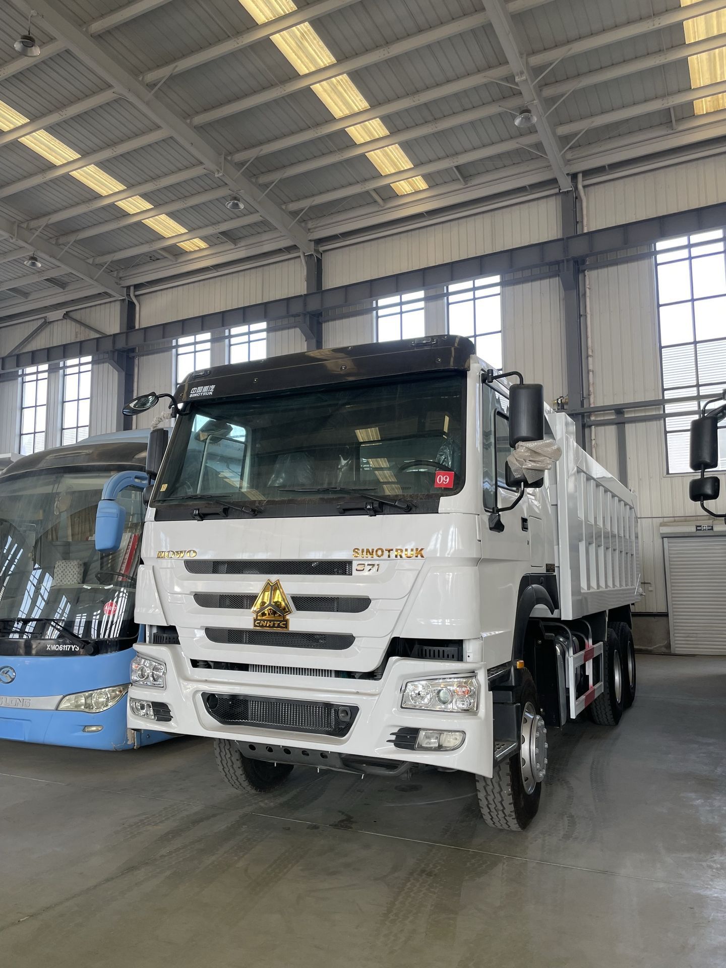 Howo 10-Wheel Dump Truck with 371 Horsepower for Mining and Soil Transport, Direct Supply from the Manufacturer for Mining Transport Scenarios