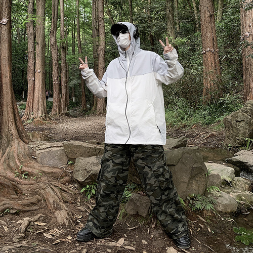 Japanese-style UV-protective clothing for men: lightweight summer mountain-inspired outdoor windbreaker with waterproof and sun-blocking features; also available as a skin-friendly jacket for women.