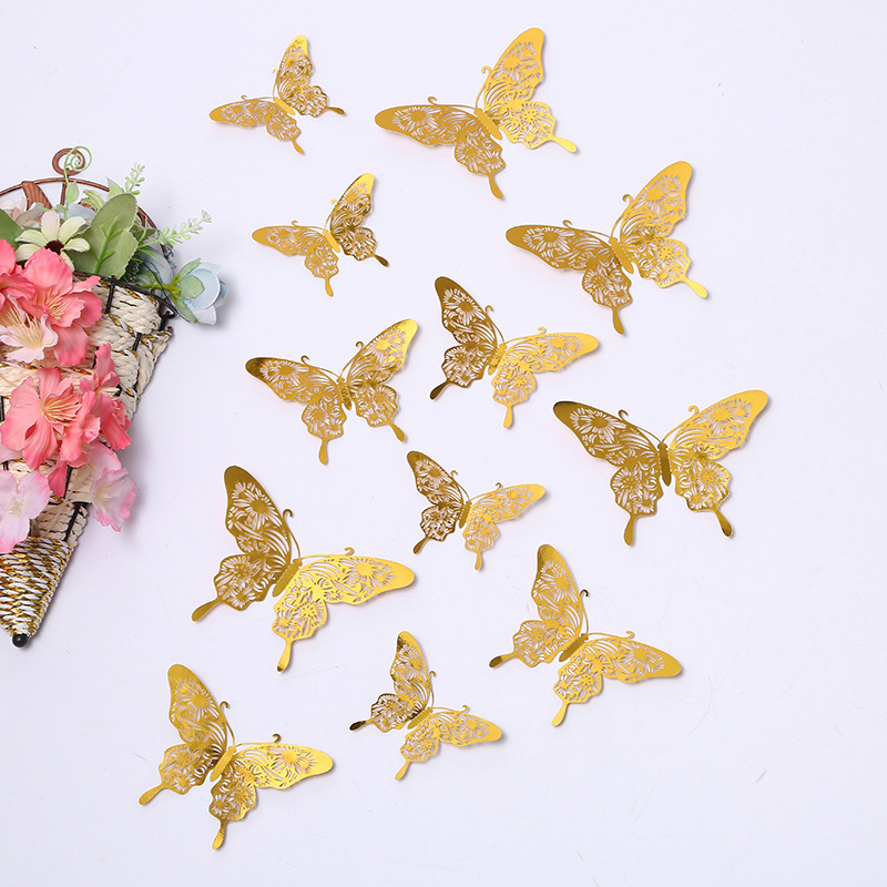 Doce mariposas doradas en el modelo R