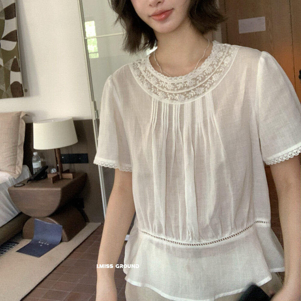 Áo sơ mi nữ tay ngắn phối ren cổ điển chất liệu tơ tằm linen — trắng ngà