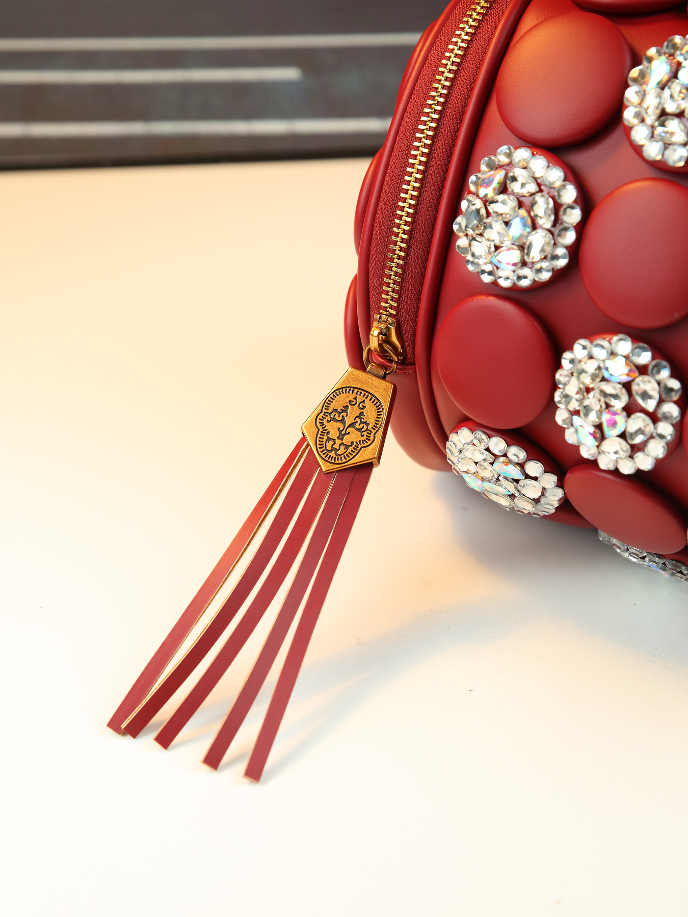 Damen Handtasche Im Retro Stil Mit Punkten Und Strassbesatz_voghion.com