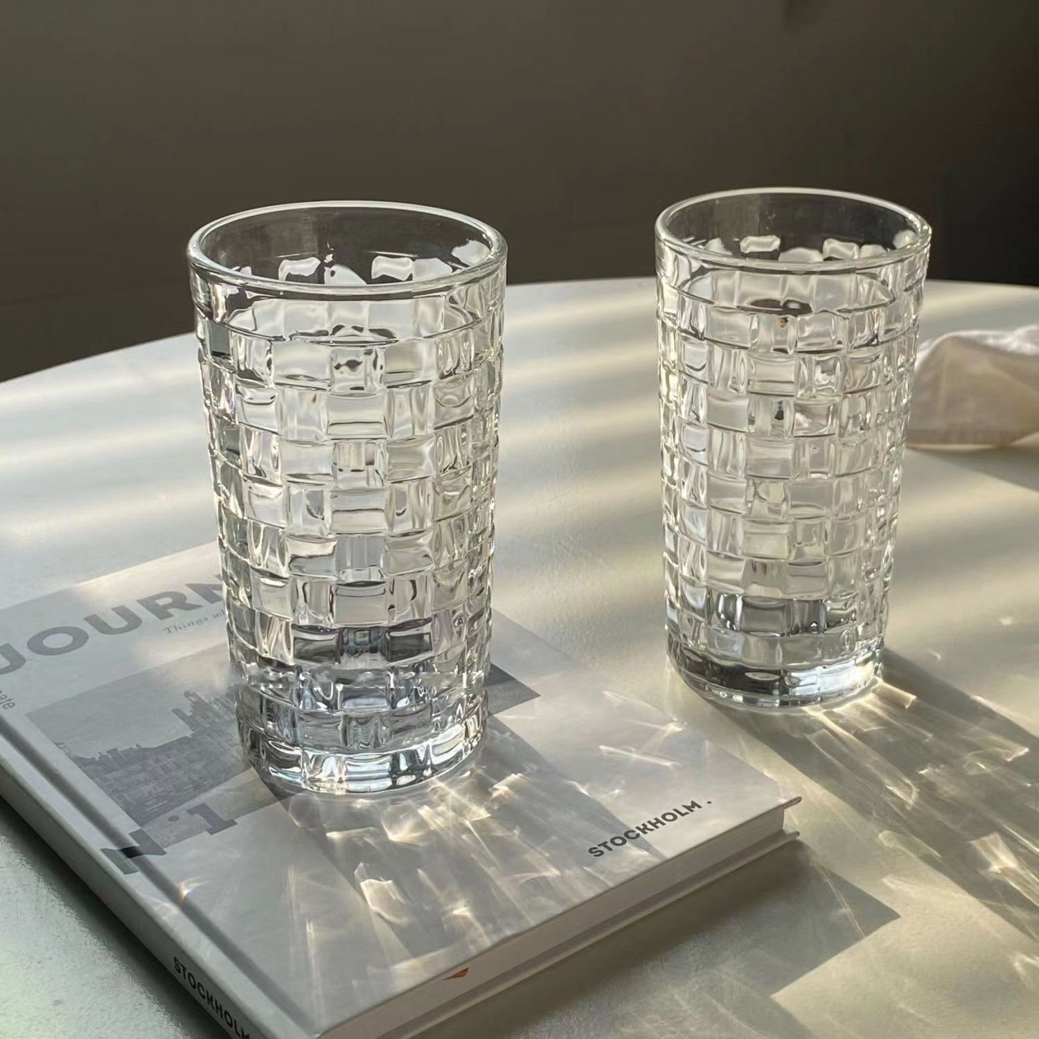 Taza de vidrio en relieve de ratán Taza tejida creativa Taza de agua en relieve para el hogar de bosque fresco Taza de bebida fría de café de jugo