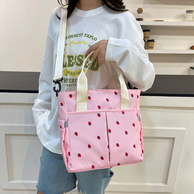 handheld trend one-shoulder bag to go out for leisure