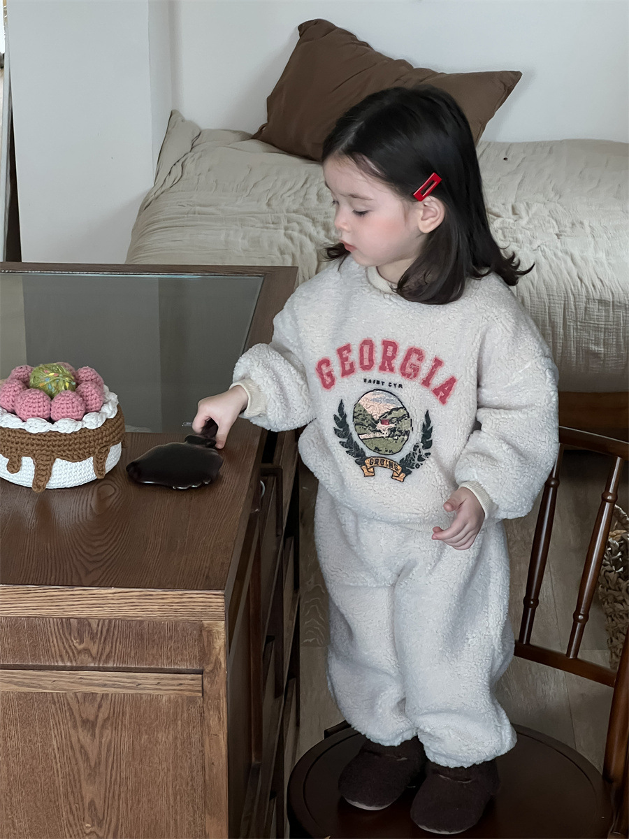 Niños otoño y invierno engrosado conjunto de ropa infantil coreana ropa de invierno bebé letras de niñas con un conjunto de invierno bebé image 1