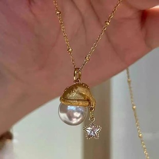 18K Gold Christmas Hat Star Pearl Pendant Au750 High-End Niche Design French Style Necklace for Women