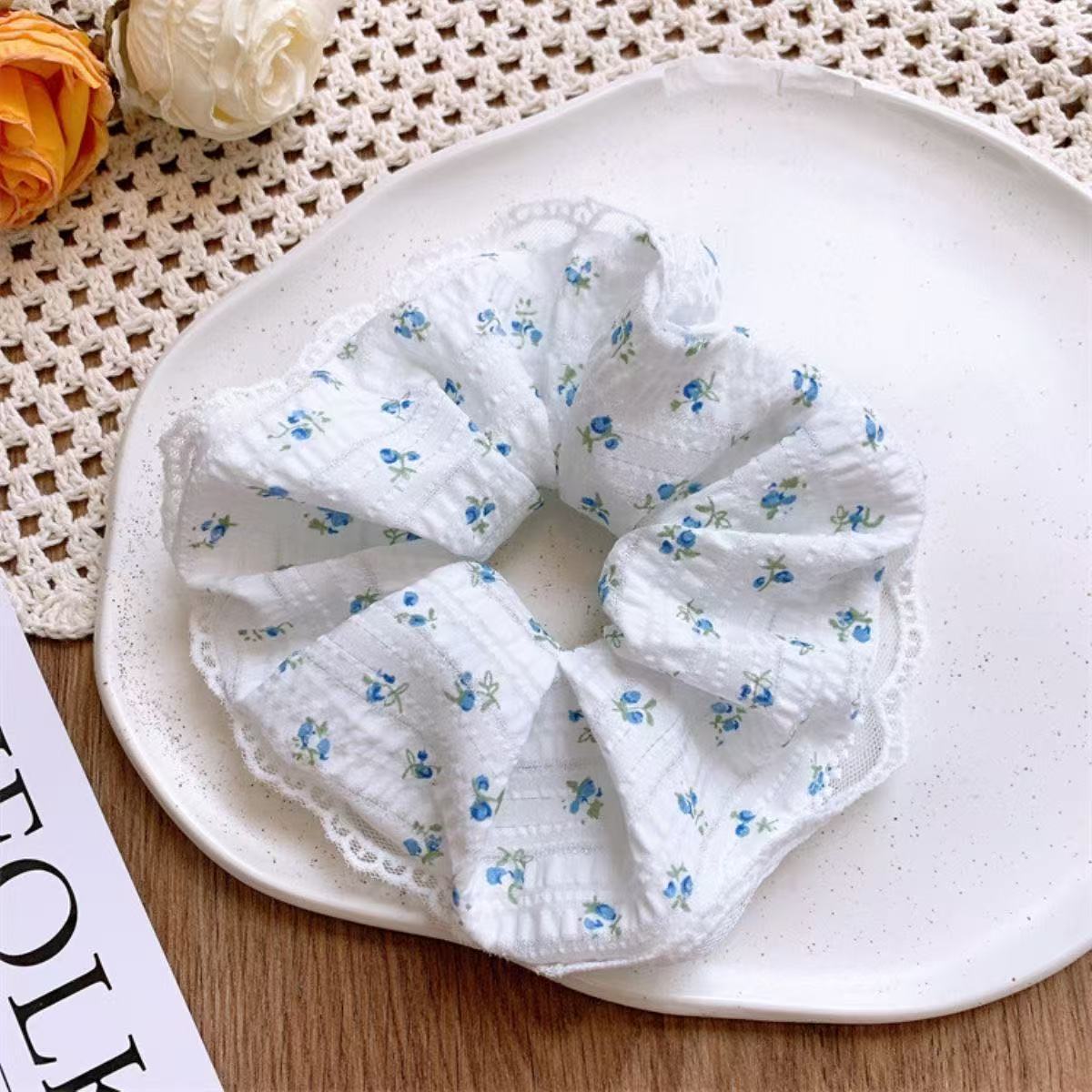 5798 흰색배경 파란색 꽃무늬-대장원형(16cm)