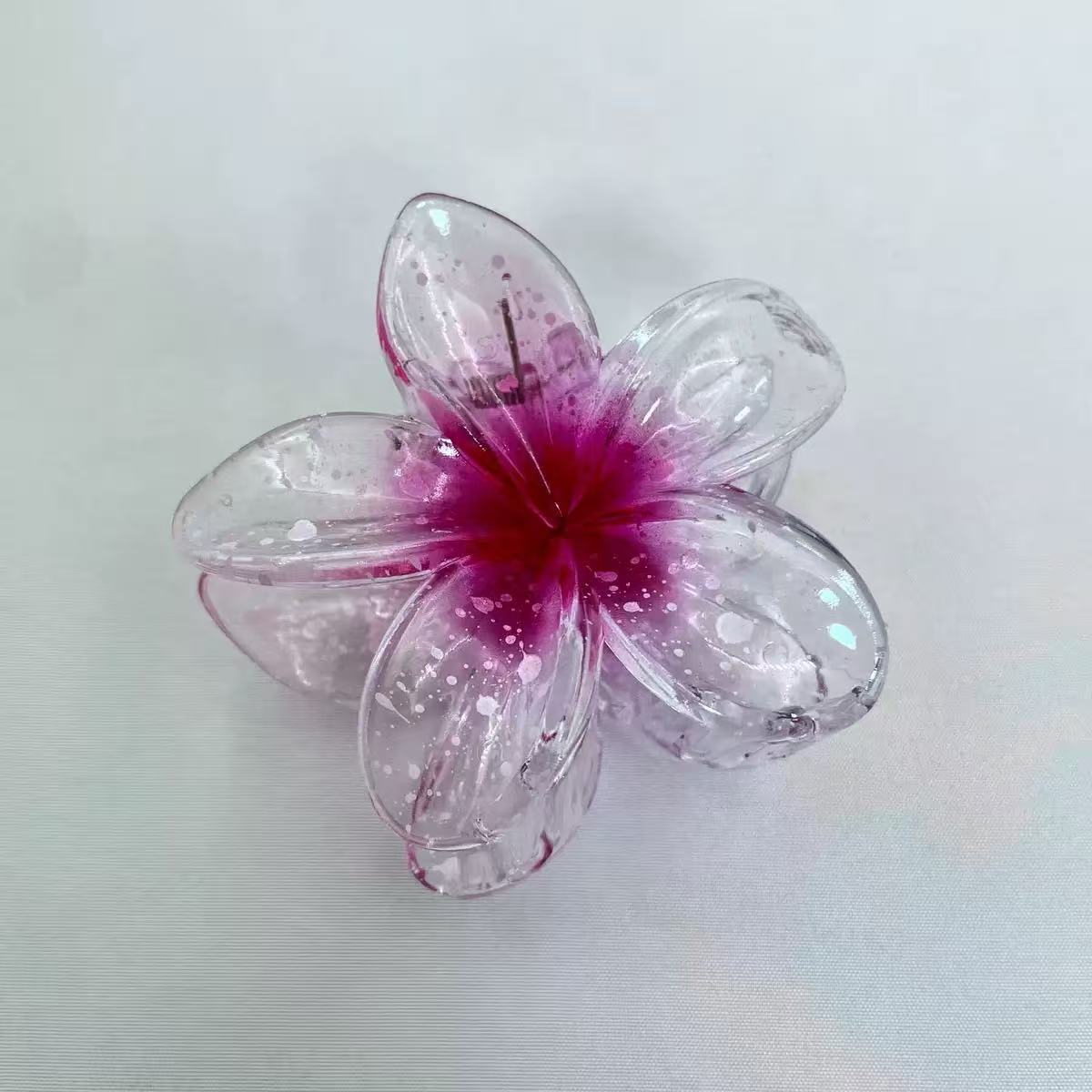 Nuevo color frangipani acrílico pinza para el cabello flor pinza de agarre de alta calidad elegante accesorio para el cabello de mujer pinza de tiburón de agarre lateral