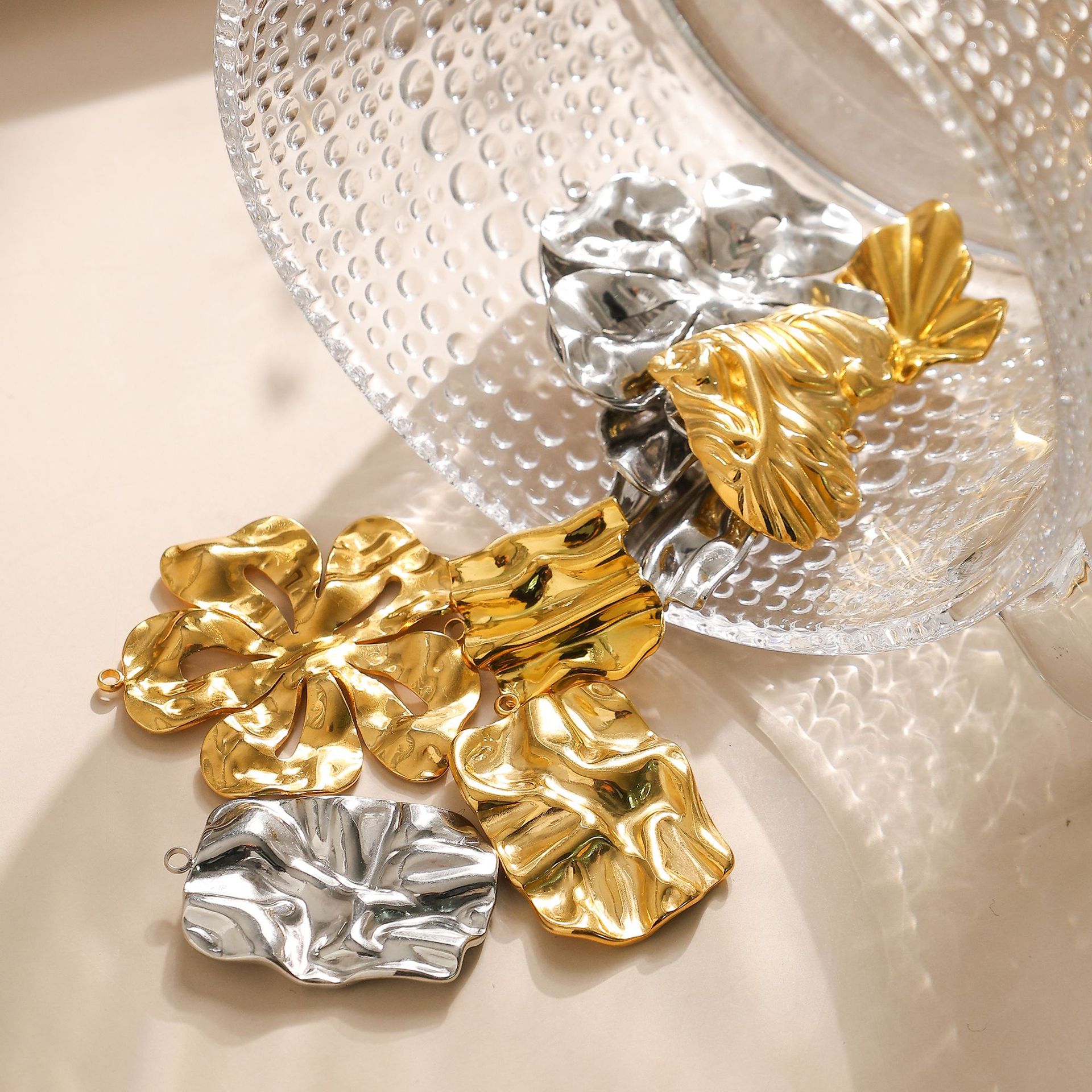 Heart Shape, Flower Pattern All Seasons Season Plating Design 1 Piece 304 Stainless Steel Heart Shape Flower Pendant