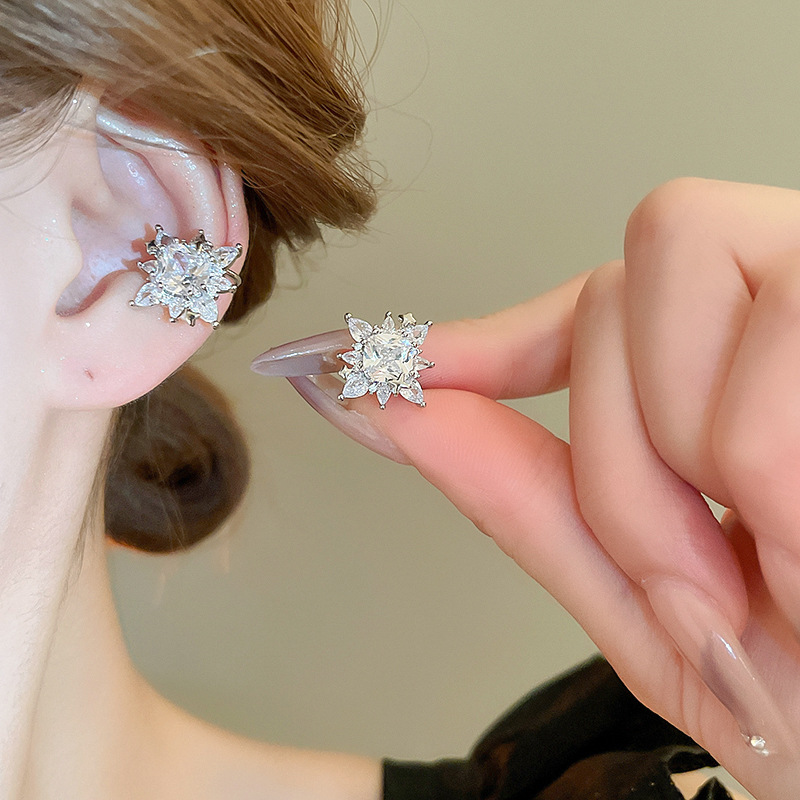 甜酷风交叉星星锆石耳夹小众轻奢高级感无耳洞耳骨夹时尚通勤耳环详情5