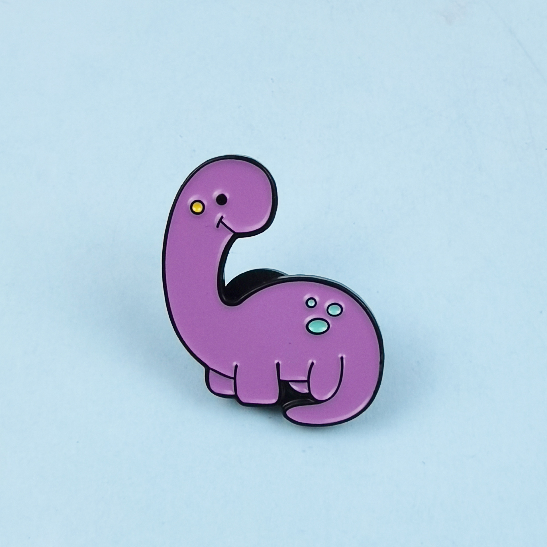 Lindo y lindo broche de dinosaurio pequeño, personalidad, estilo de dibujos animados, accesorios de mochila, accesorios de insignia de aleación de aceite de goteo de alfiler