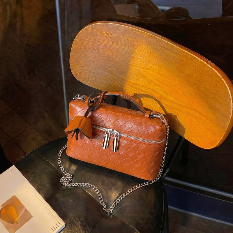 2026 nuevo bolso de tejido de nicho de mujer bolso de mano de mochila de verano estilo de viaje diario bolso casual image 1