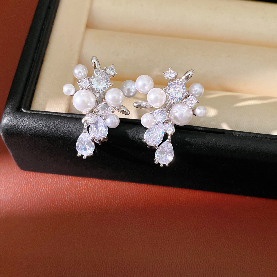 Agujas de plata mariposa gota de piedra aretes de perlas ligeros de lujo de alta calidad pernos diarios temperamento al por mayor auriculares