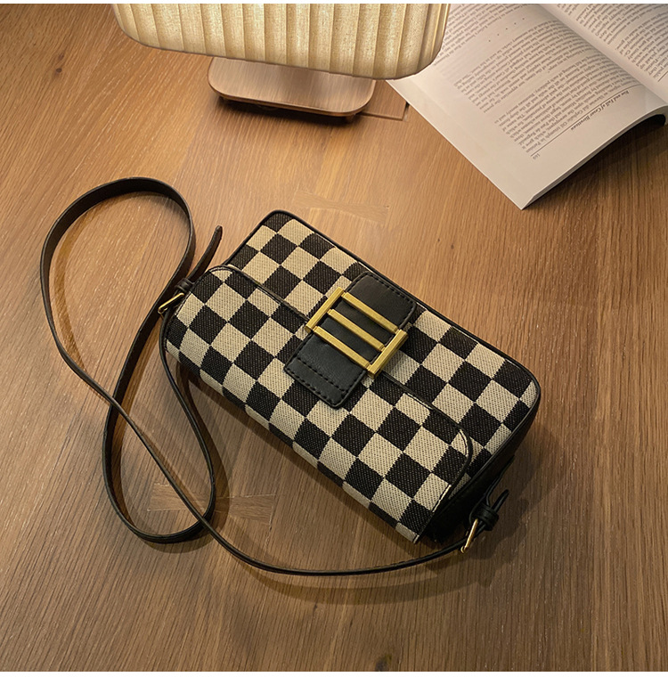 Autumn And Winter Niche Checkerboard Messenger Bag Fashion Small Square Bag display picture 7