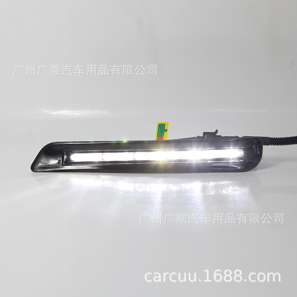 Aplicable a la luz de parachoques del marco negro LUXUS LX570 Ling Zhi LED corriente de la luz diurna Lexus LX570 de 11 años