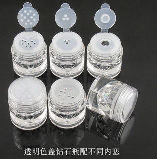 Con tapa transparente con tapón interior de 12 orificios; tapa transparente de 3ml; plástico