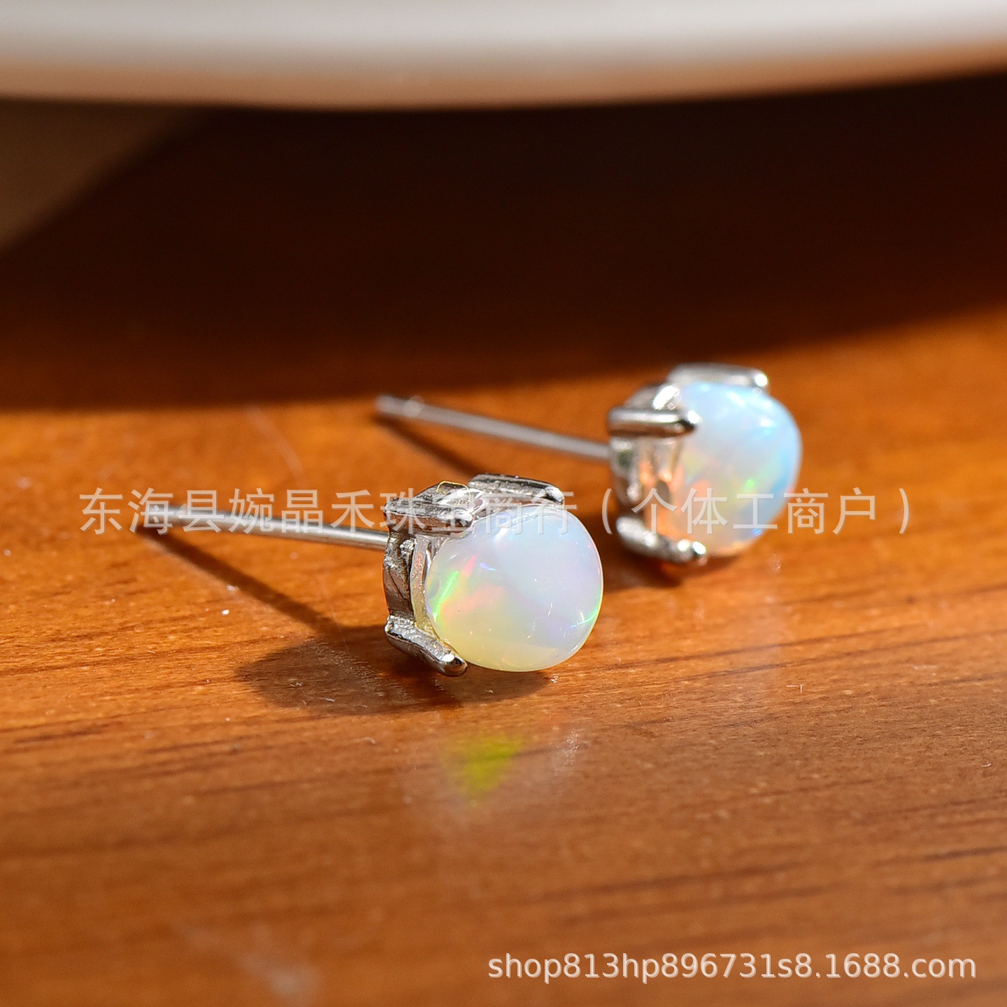 Natural opal earrings, approximately 6mm, women's four-prong small earrings, simple gemstone accessories, wholesale and direct shipping from the source factory