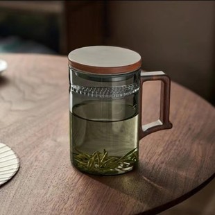 Manufacturer's borosilicate glass Green Tea Cup Crescent filter tea cup walnut handle glass