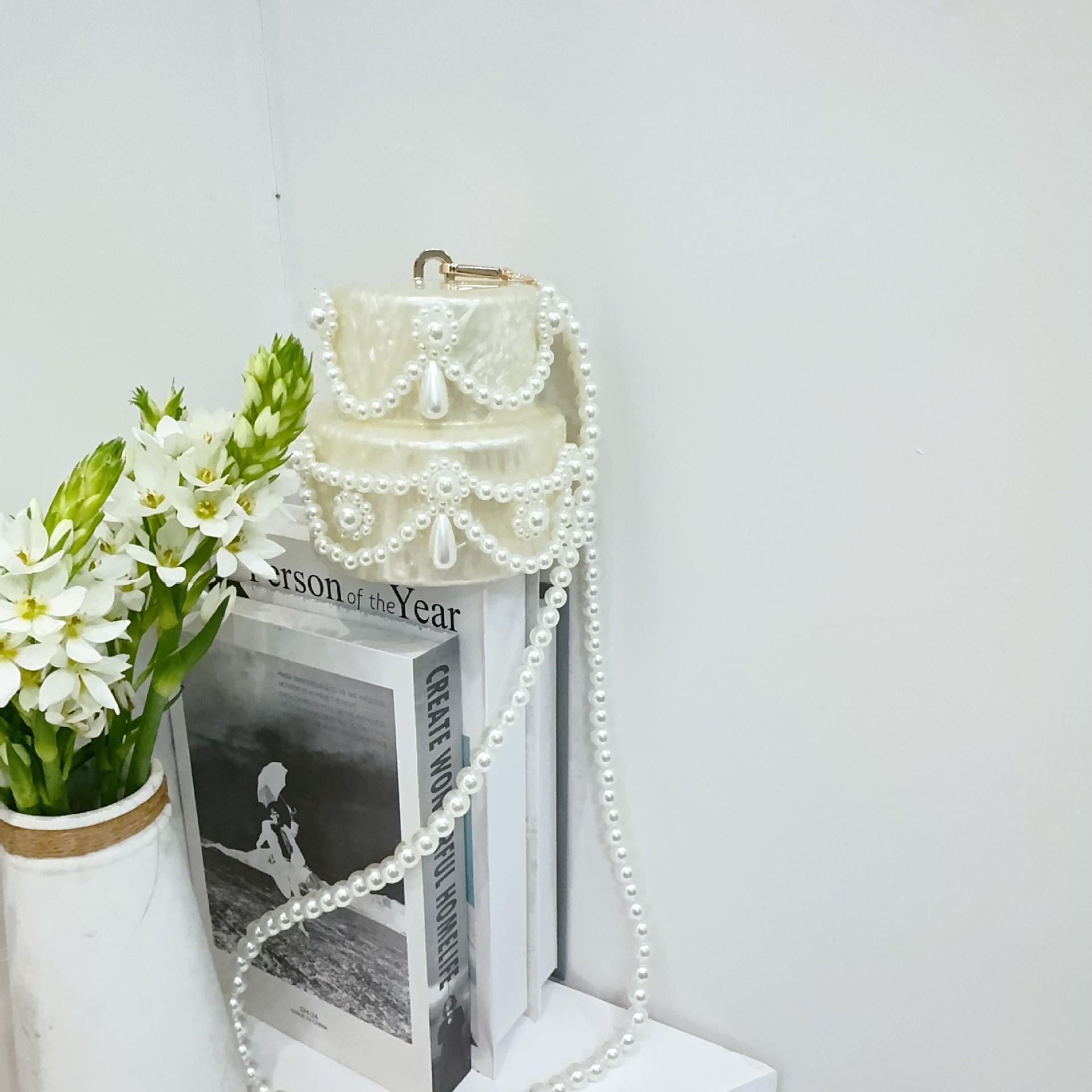 Europa y los Estados Unidos nuevas bolsas de cena de damas un solo hombro inclinado para la fiesta de bodas bolsas de mano de perlas acrílicas especiales bolsas de cena