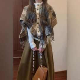 2025新款女士秋冬女美拉德穿搭假两件斗篷针织毛衣洋气时尚潮