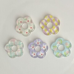 透き通った夏の花の透かし彫りの花の部品のdiyの頭の飾りの穴の靴の装飾のクリームのゴムの携帯電話の携帯電話の部品のバッチ