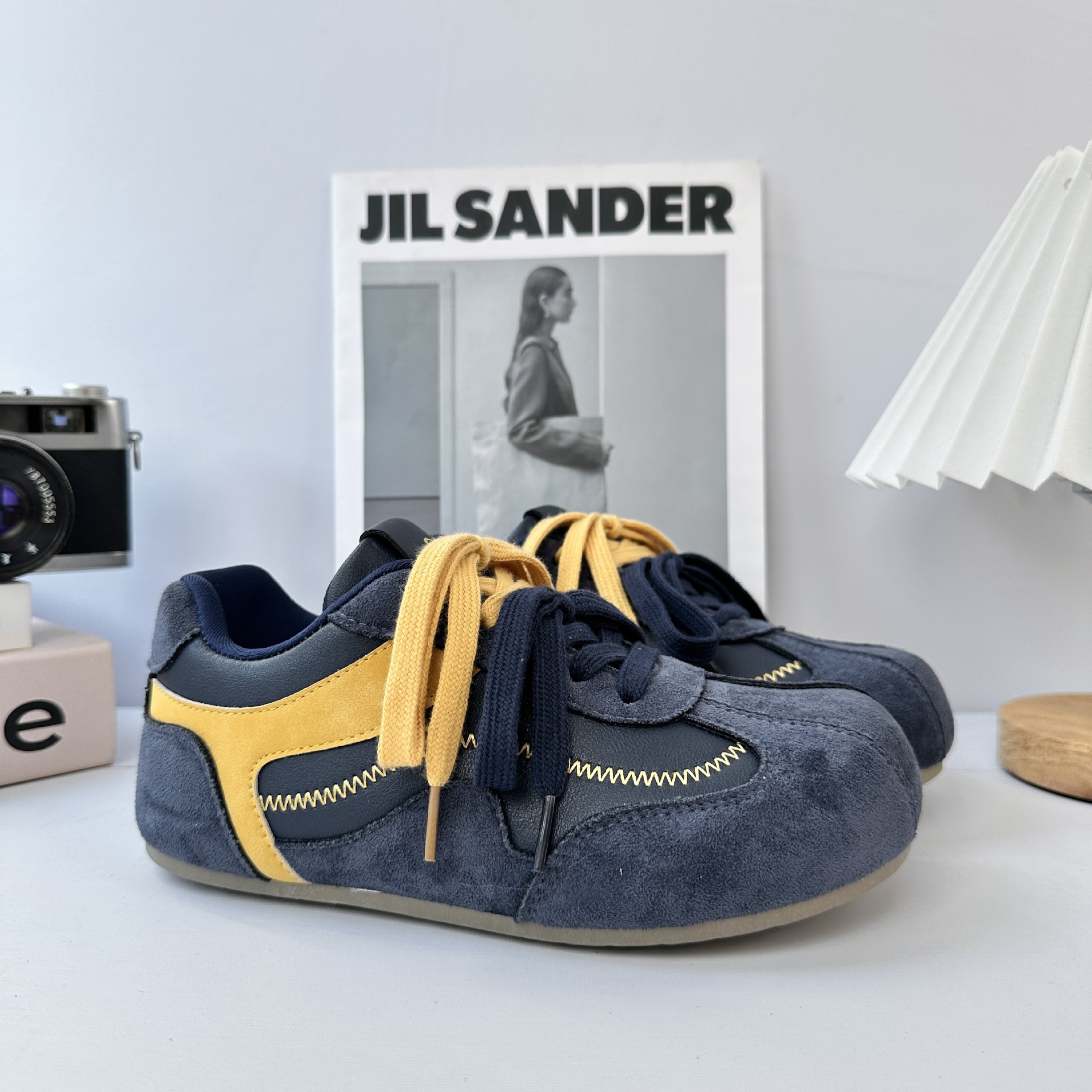 Yuanbo moda zapatos de entrenamiento para niños y niñas 2025 otoño nuevo estilo de explosión universal zapatos casuales ligeros planos zapatos de skate