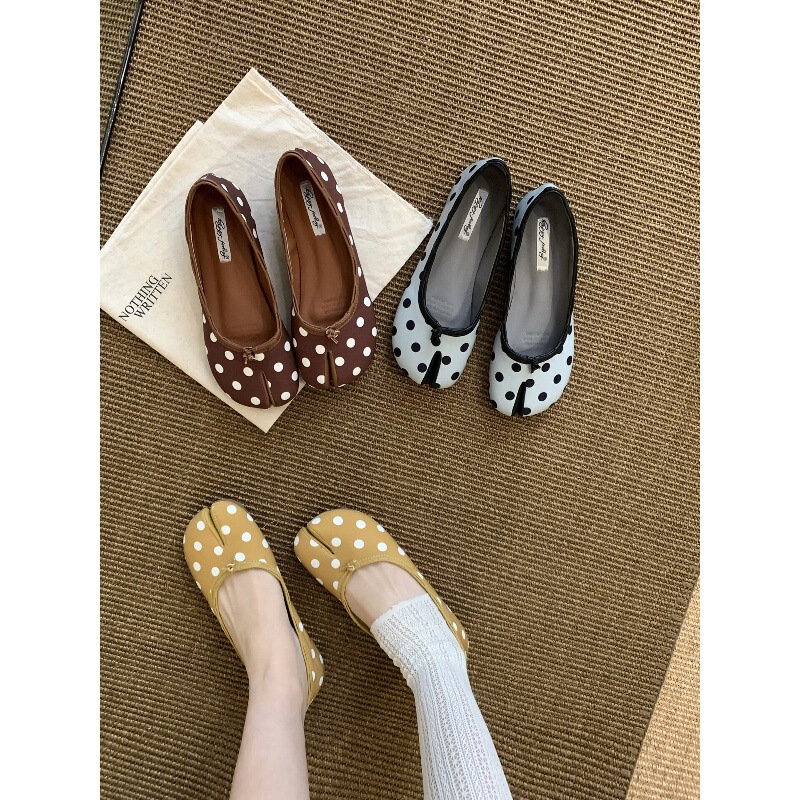 Flat Split-Toe Pig's Hoof Shoes, Polka Dot Single Shoes, Women's Shoes, 2026 New Spring Model, Horse Hoof Thumb Shoes, Pig's Hoof Loafers