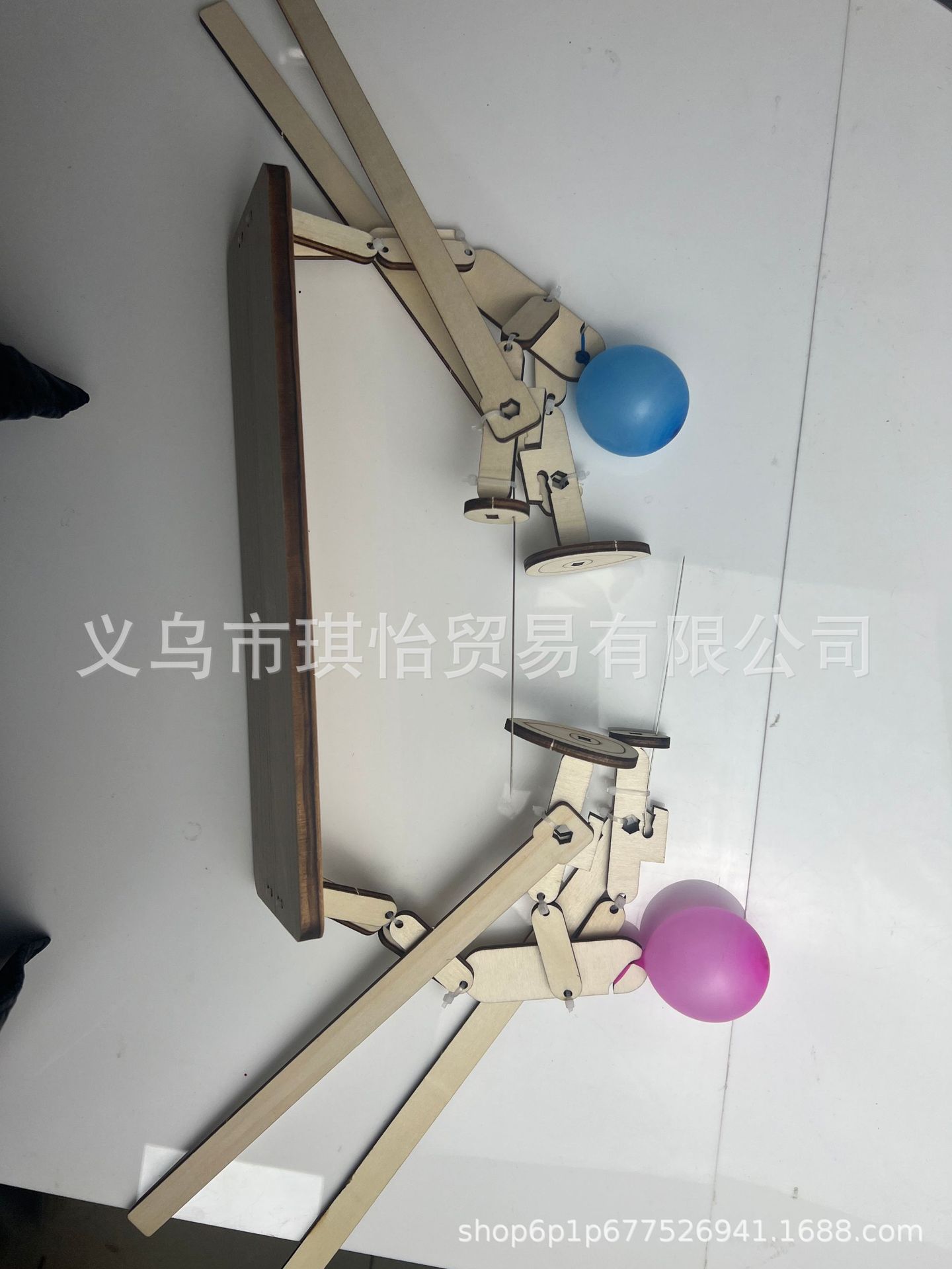 Transfronteriza nueva artesanía de madera hecha a mano de madera esgrima marioneta decoración del hogar regalo creativo fábrica al por mayor