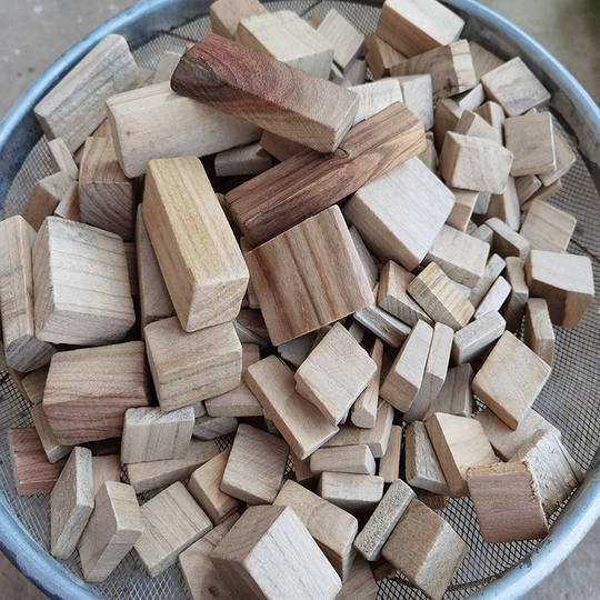 Camphor wood block scrap camphor wood strip wardrobe drawer insect repellent, mothproof and mildew proof floor with large and small camphor wood edge roga