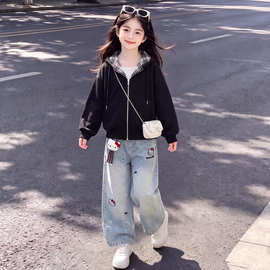 女童2026春秋中大童设计感长袖连帽外套凯蒂猫挂件牛仔裤两件套潮