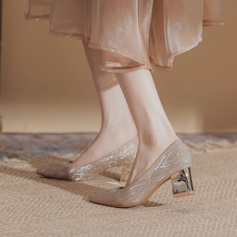 女性用のシャンパンカラーのウェディングシューズ、厚いヒール、足が疲れにくい、スカート付きのブライズメイドシューズ、婚約パーティー、ポインテッドトゥのハイヒール|undefined
