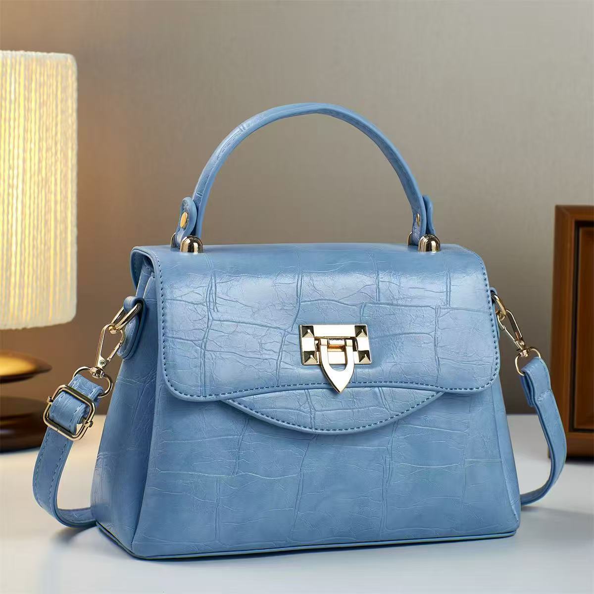 520 regalo bolso de lujo ligero mujer 2025 nuevo estilo atmosférico de alta gama madre de mediana edad bandolera