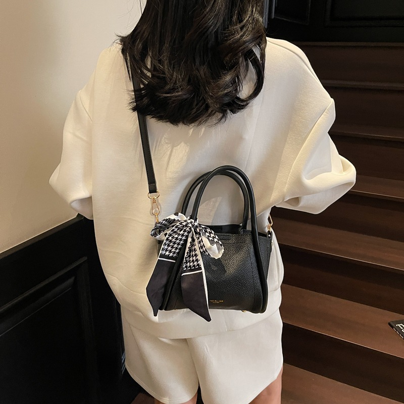 Nuevos productos transfronterizos más vendidos Bolso de cubo de mano para mujer 2025 Bolso de hombro popular salvaje Bolso femenino de canasta de verduras simple casual