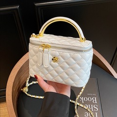 女性のためのハイエンドボックスバッグ 2025 新しい菱形織りチェーンポータブルショルダークロスボディバッグニッチミニバッグ