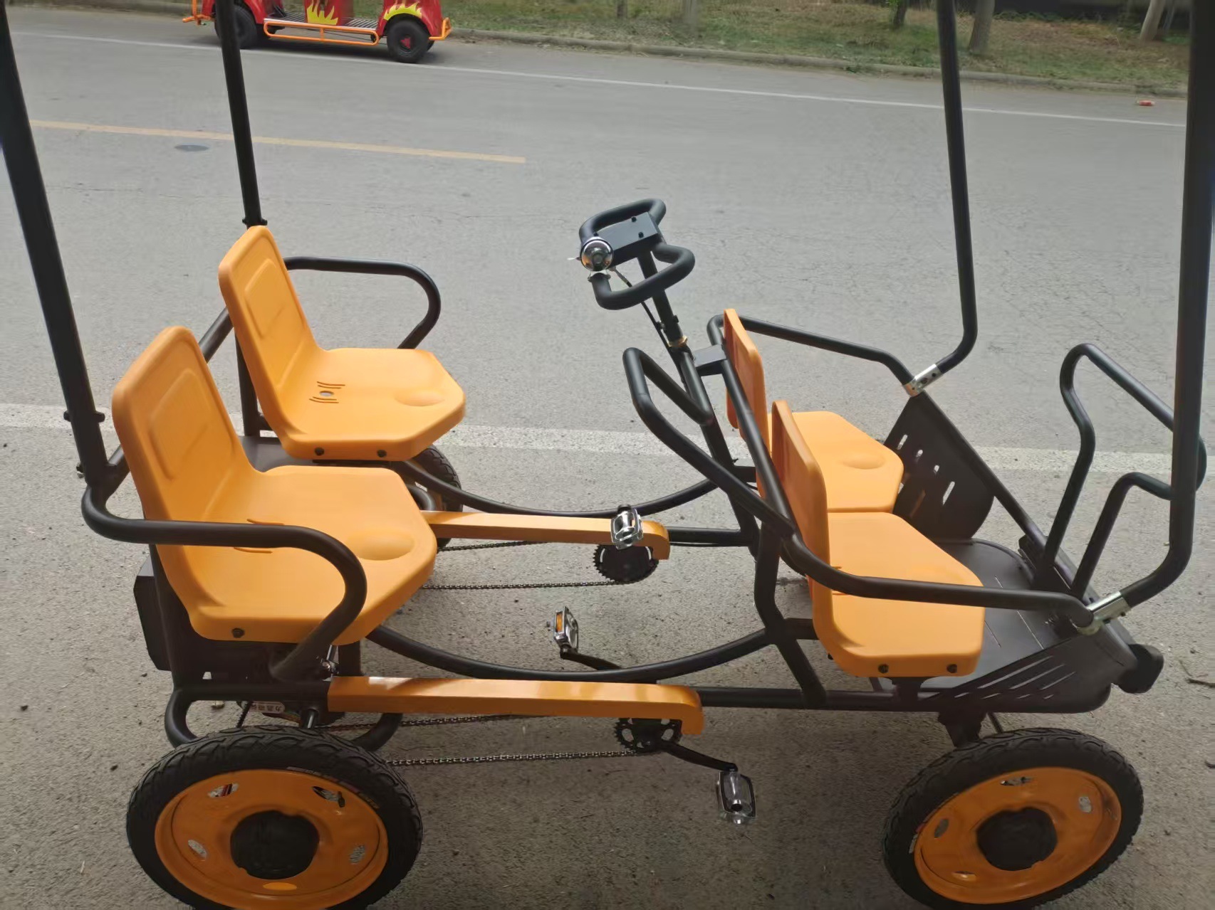 The new Bondson four-seater four-wheel pedal car can assist the scenic area's scan-code system four-wheel sightseeing vehicle