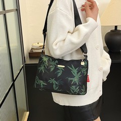 2025 新韓国シルクママバッグ中年ショルダーバッグ義母ファッション多層雰囲気ナイロンバッグ女性のクロスボディバッグ