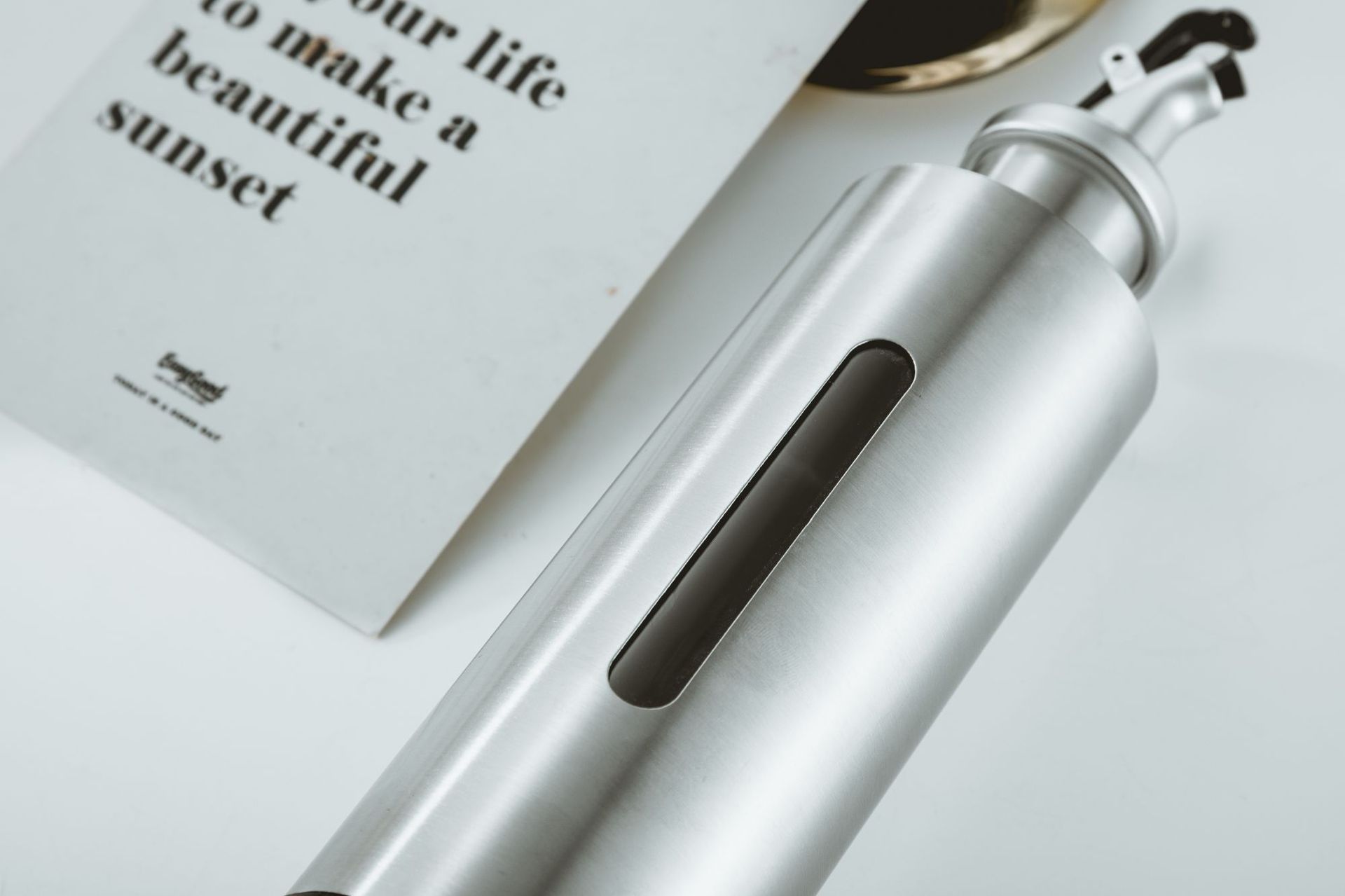 Stainless steel oil bottle spice bottle visual oil control bottle oil control jar kitchen spice bottle light soy sauce barbecue vinegar gold-plated