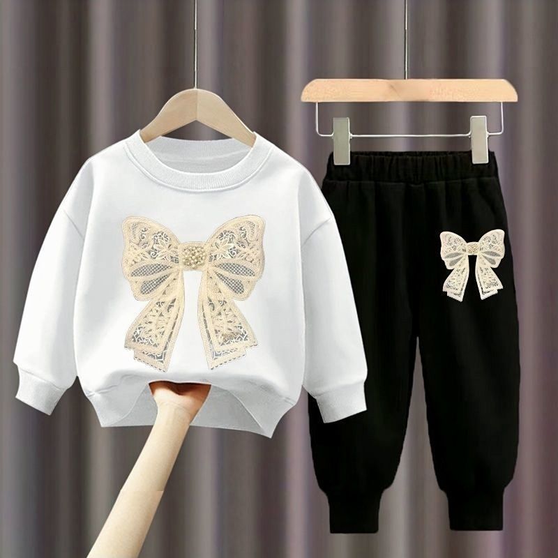 레이스 매듭 흰색 스웨트셔츠 + 레이스 매듭 검정색 바지