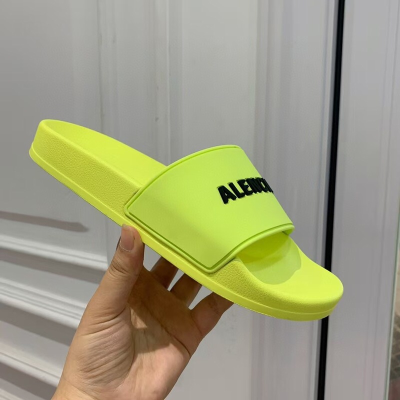 2025 Summer B Family Slippers Candy Color Women's Sandals Couple Outerwear Slippers Round Toe Non-Slip Beach Women's Shoes 2025 Summer B Family Slippers Candy Color Women's Sandals Couple Outerwear Slippers Round Toe Non-Slip Beach Women's Shoes