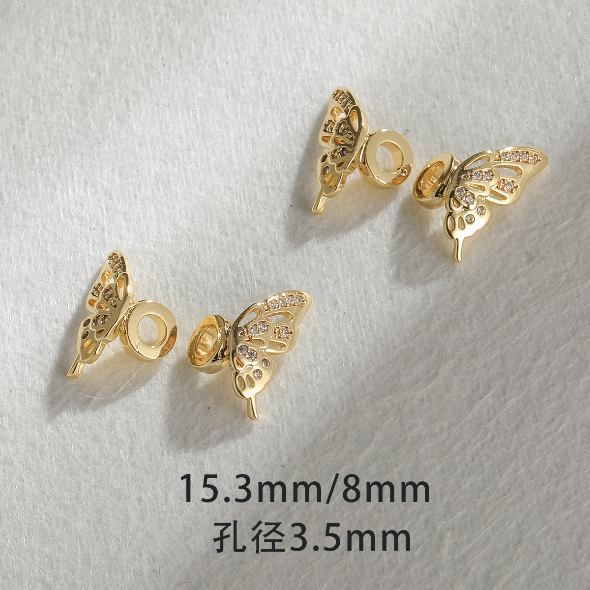 왼쪽과 오른쪽 날개 한 쌍